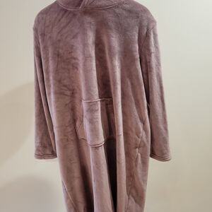 Cozy Hooded Plush Robe in Mauve
